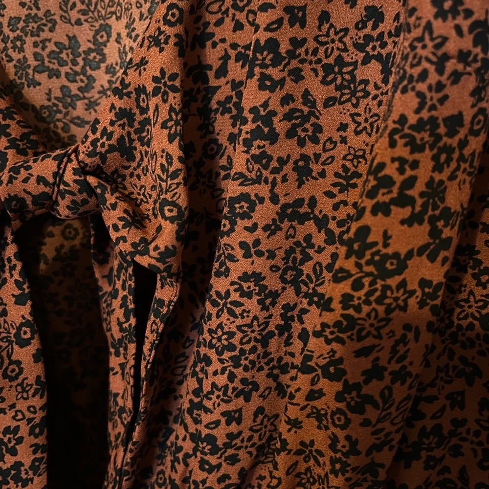 Forever 21 Long Sleeve Printed Romper. Size M - Picture 2 of 4